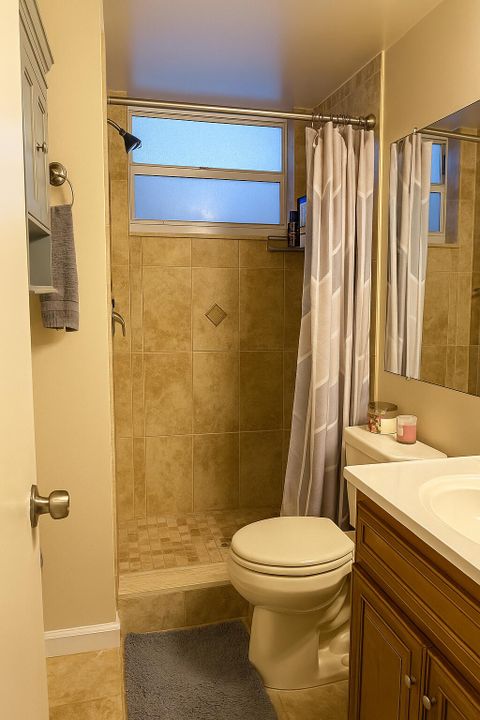 For Sale: $175,000 (2 beds, 2 baths, 994 Square Feet)