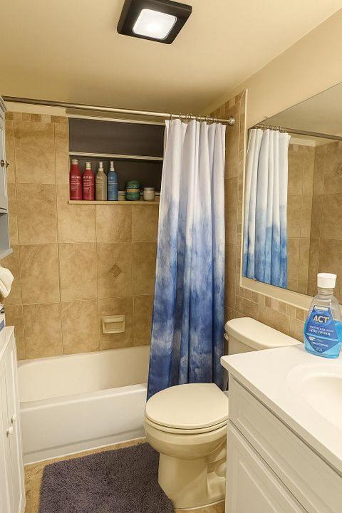 For Sale: $175,000 (2 beds, 2 baths, 994 Square Feet)