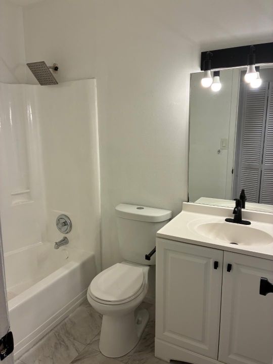 For Sale: $175,000 (2 beds, 2 baths, 775 Square Feet)