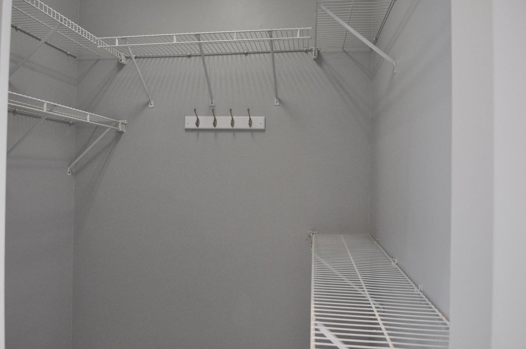 En Renta: $5,800 (4 camas, 2 baños, 3284 Pies cuadrados)