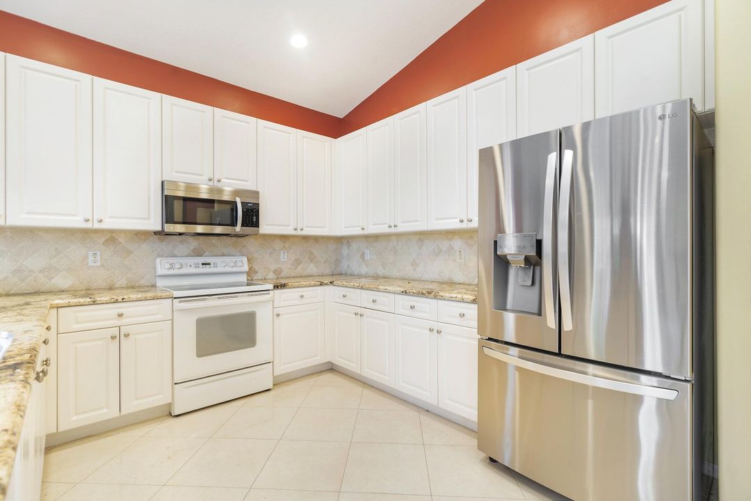 For Sale: $570,000 (3 beds, 2 baths, 2536 Square Feet)