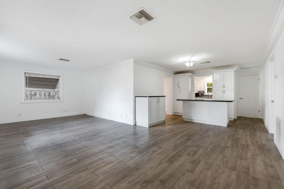 For Rent: $1,880 (2 beds, 1 baths, 950 Square Feet)