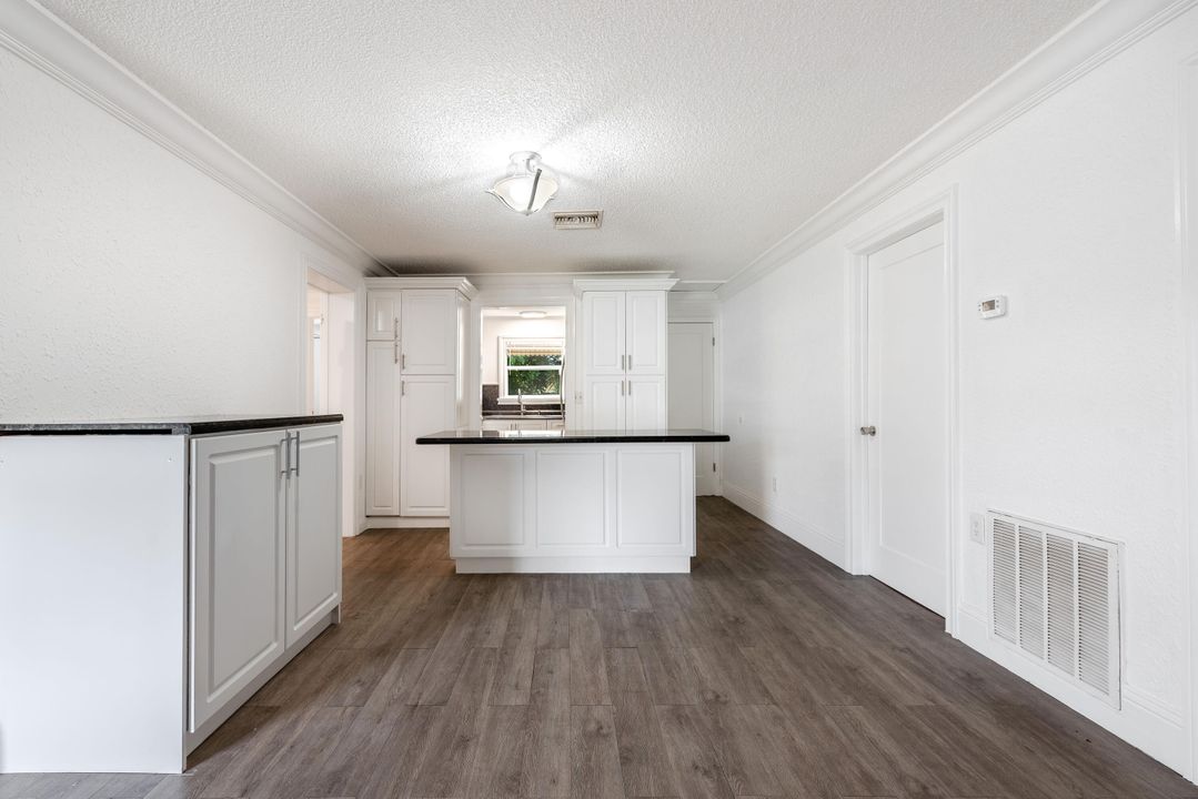 For Rent: $1,880 (2 beds, 1 baths, 950 Square Feet)