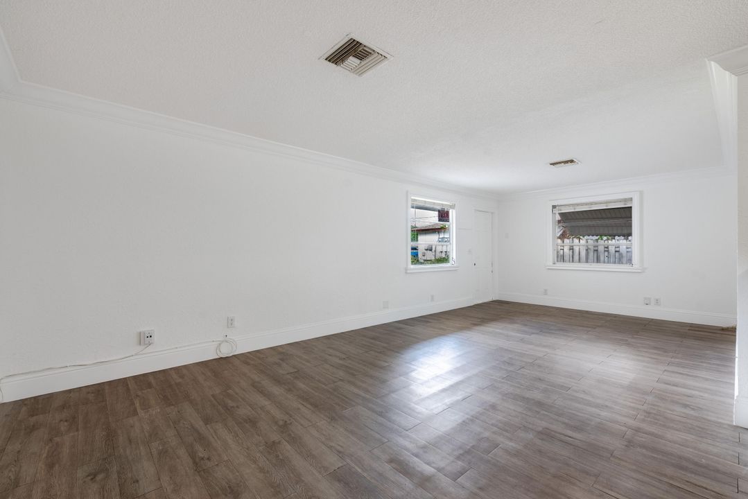 For Rent: $1,880 (2 beds, 1 baths, 950 Square Feet)