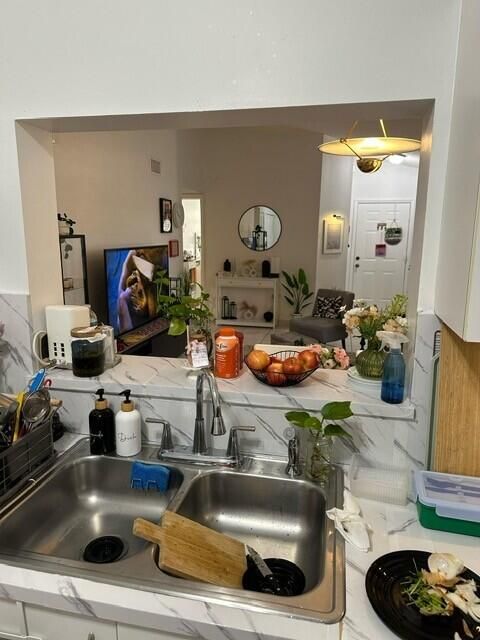 For Sale: $370,000 (3 beds, 2 baths, 1150 Square Feet)