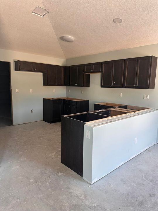 For Sale: $329,000 (3 beds, 2 baths, 1204 Square Feet)