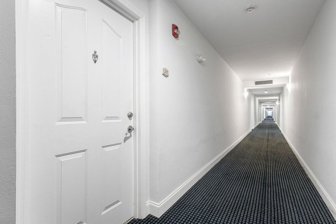 For Rent: $2,895 (1 beds, 1 baths, 864 Square Feet)