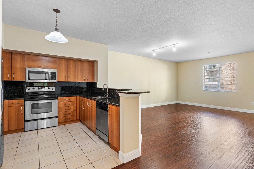 For Rent: $2,895 (1 beds, 1 baths, 864 Square Feet)