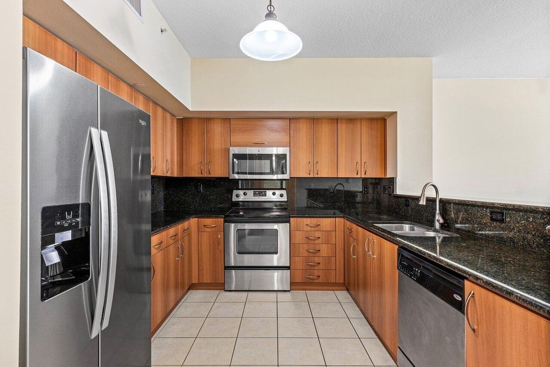 For Rent: $2,895 (1 beds, 1 baths, 864 Square Feet)