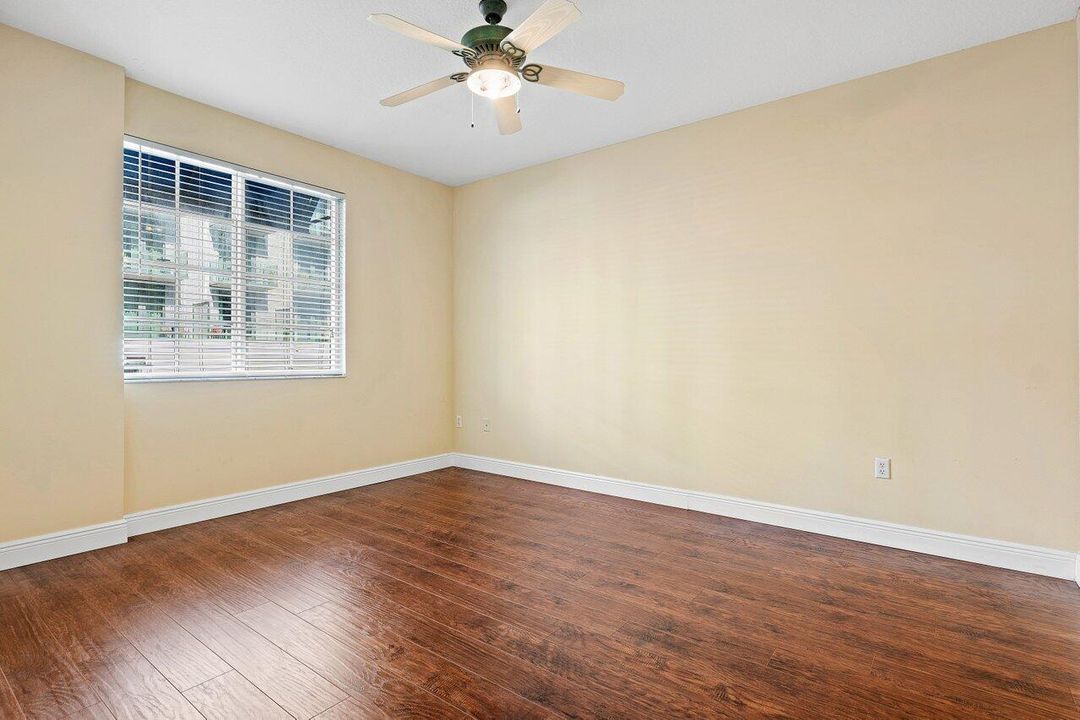 For Rent: $2,895 (1 beds, 1 baths, 864 Square Feet)