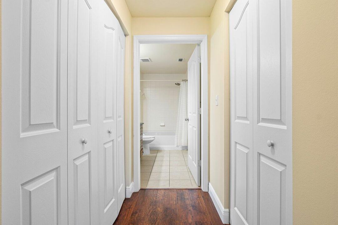 For Rent: $2,895 (1 beds, 1 baths, 864 Square Feet)