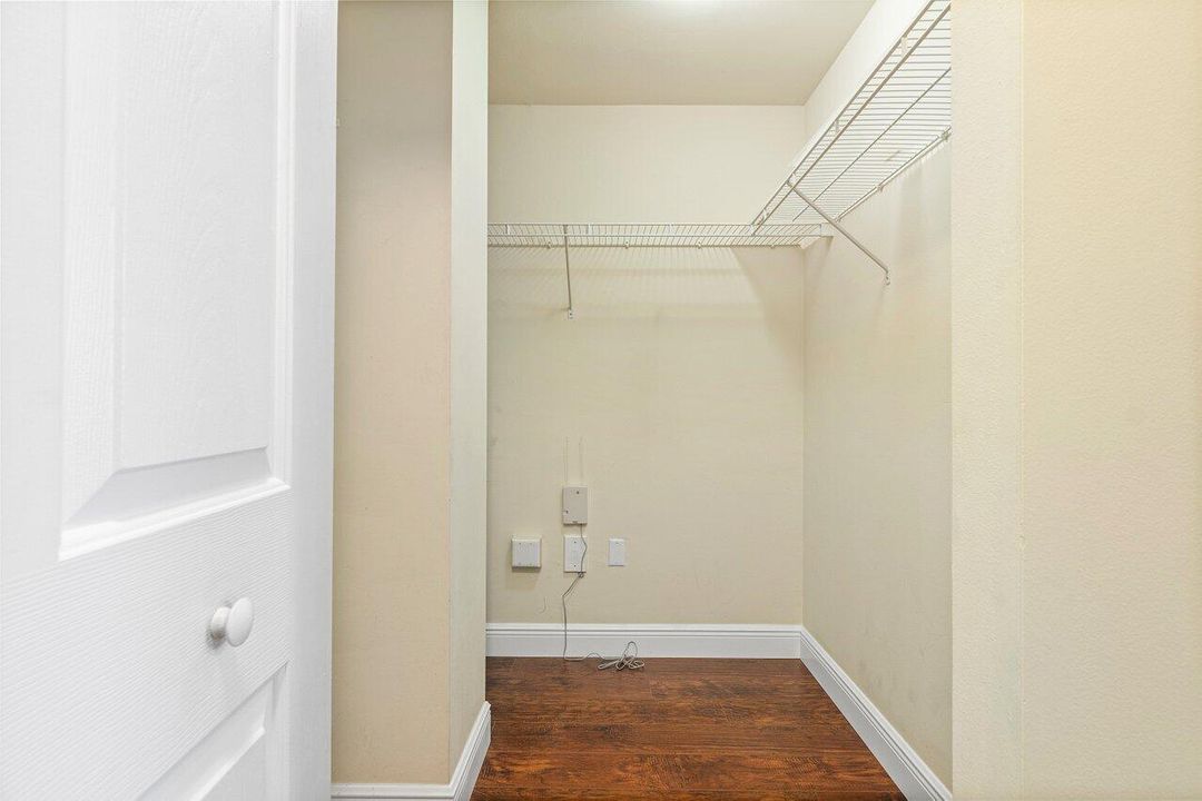 For Rent: $2,895 (1 beds, 1 baths, 864 Square Feet)