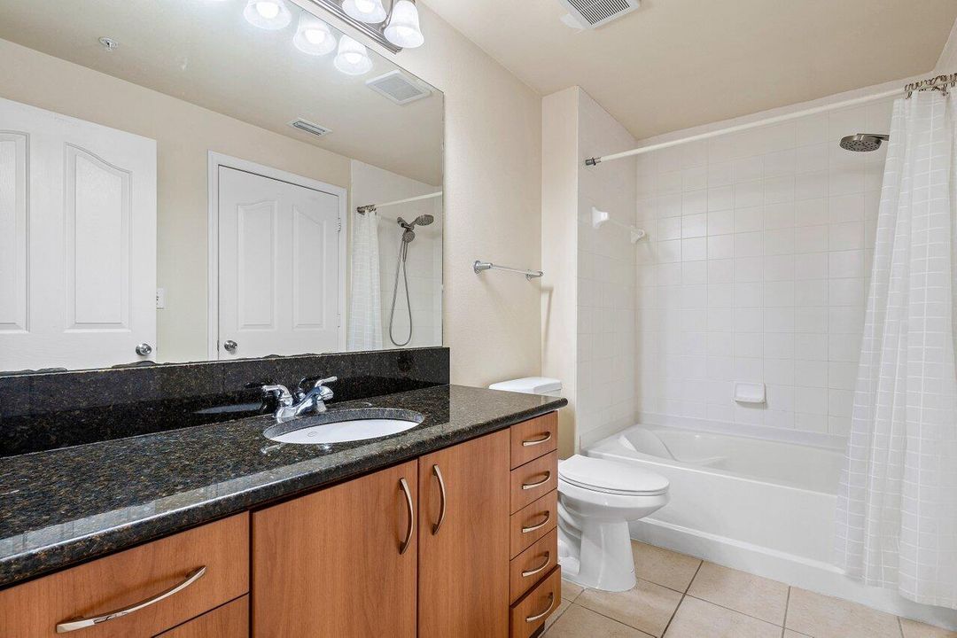 For Rent: $2,895 (1 beds, 1 baths, 864 Square Feet)