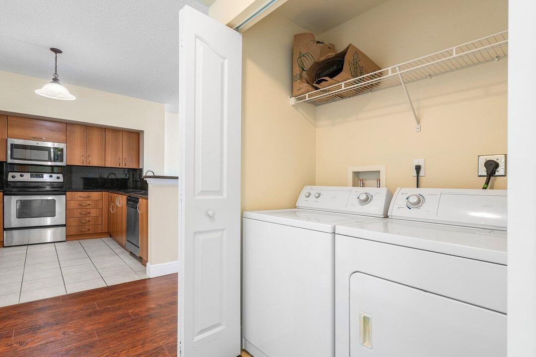 For Rent: $2,895 (1 beds, 1 baths, 864 Square Feet)