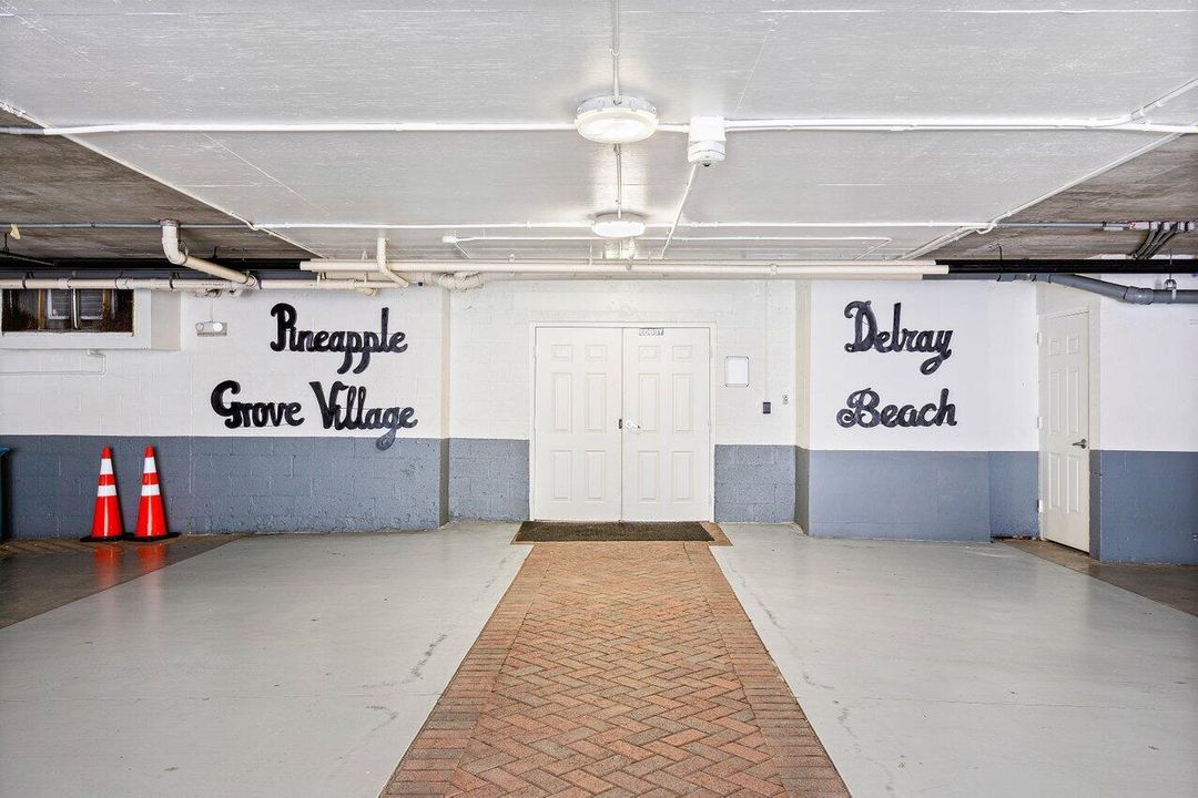 For Rent: $2,895 (1 beds, 1 baths, 864 Square Feet)