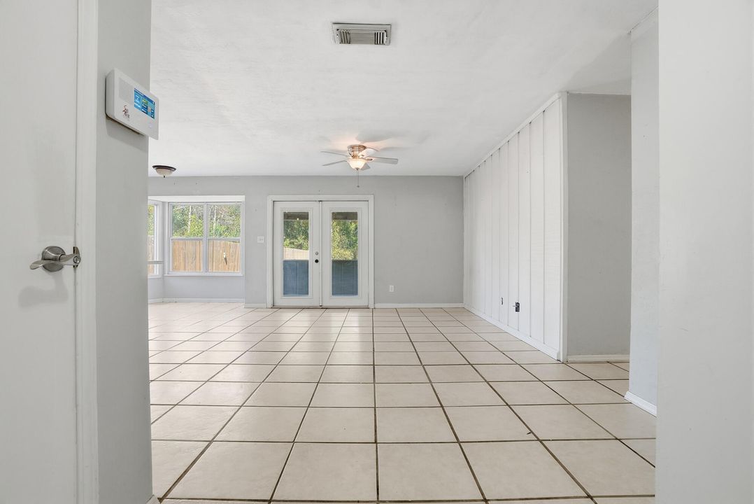 待售: $230,000 (3 贝兹, 2 浴室, 1030 平方英尺)