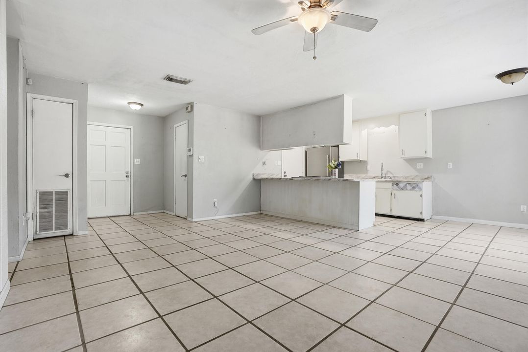 待售: $230,000 (3 贝兹, 2 浴室, 1030 平方英尺)