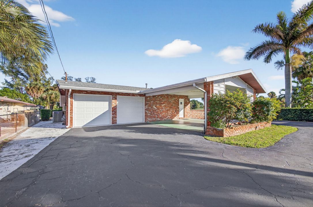 For Sale: $999,000 (3 beds, 2 baths, 2596 Square Feet)