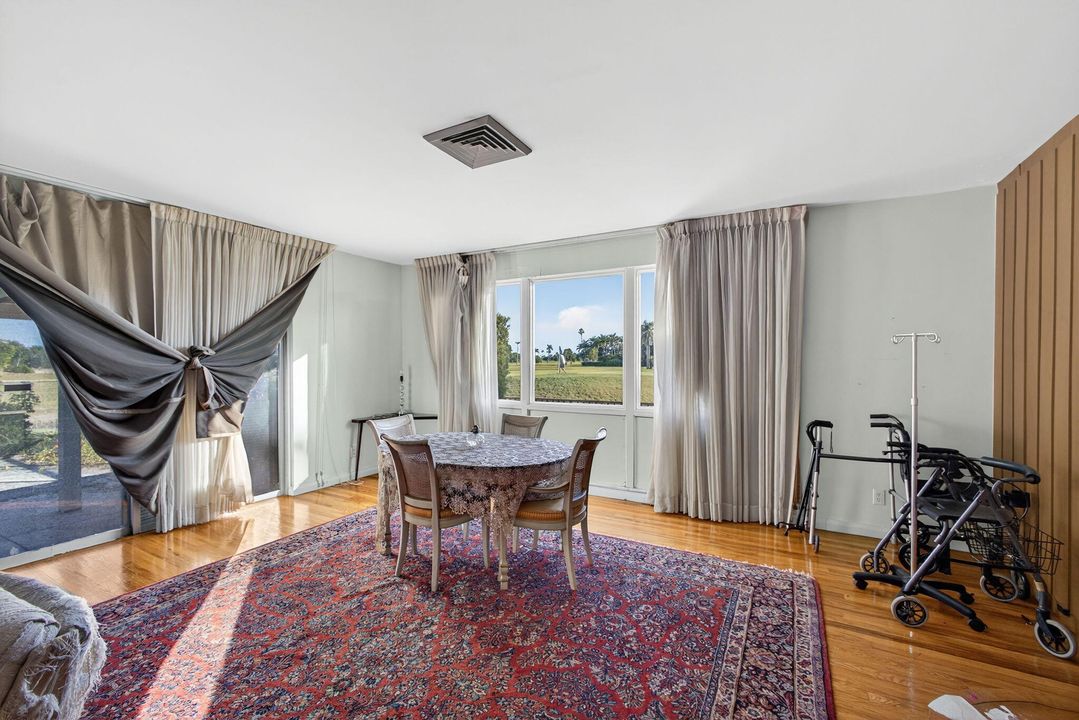 For Sale: $999,000 (3 beds, 2 baths, 2596 Square Feet)