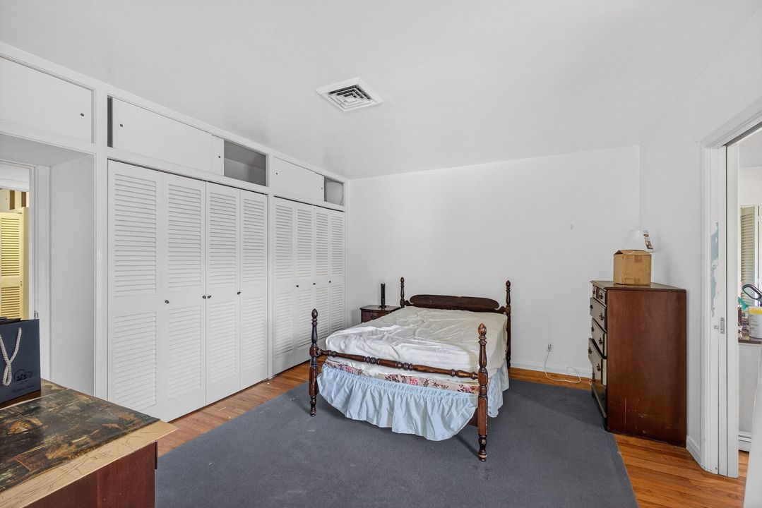 For Sale: $999,000 (3 beds, 2 baths, 2596 Square Feet)