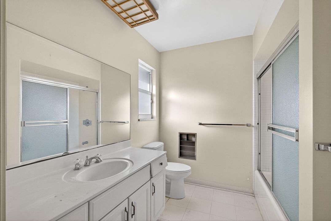 For Sale: $999,000 (3 beds, 2 baths, 2596 Square Feet)