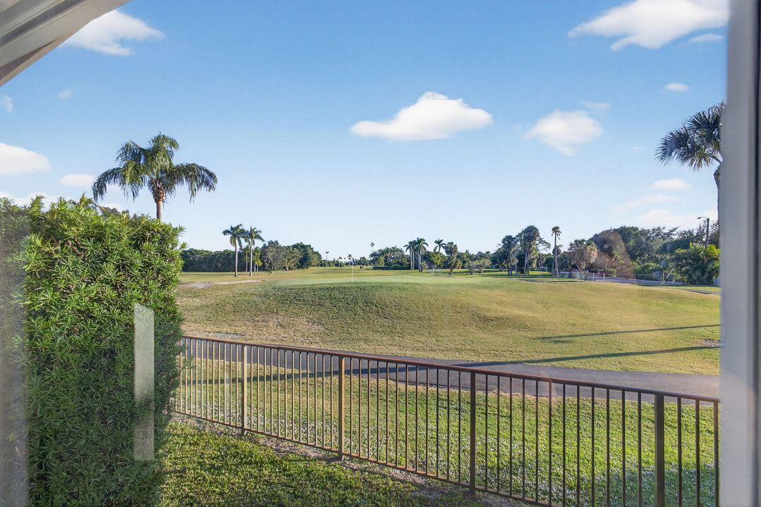 For Sale: $999,000 (3 beds, 2 baths, 2596 Square Feet)