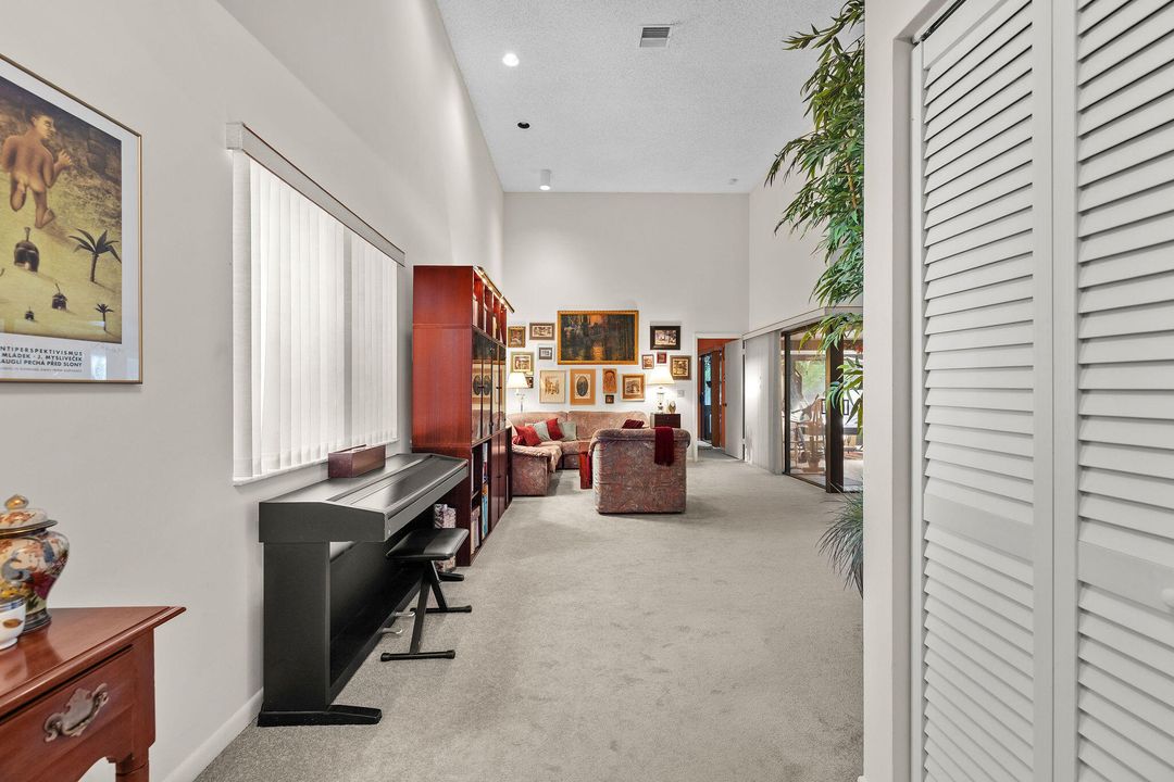 Active With Contract: $345,000 (2 beds, 2 baths, 1556 Square Feet)