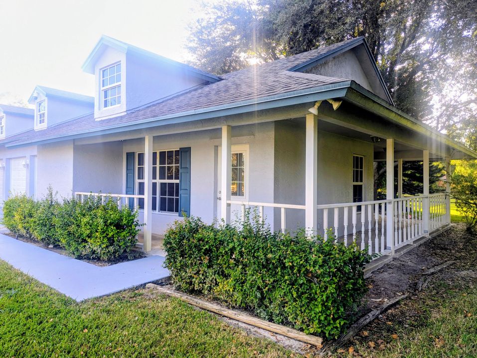 出租: $2,000 (1 贝兹, 1 浴室, 890 平方英尺)