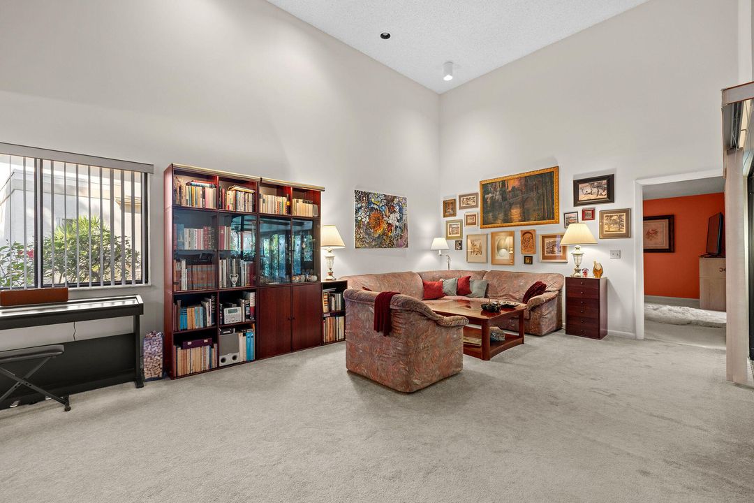 Active With Contract: $345,000 (2 beds, 2 baths, 1556 Square Feet)