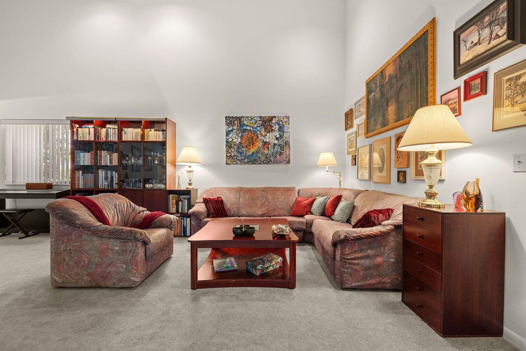 Active With Contract: $345,000 (2 beds, 2 baths, 1556 Square Feet)