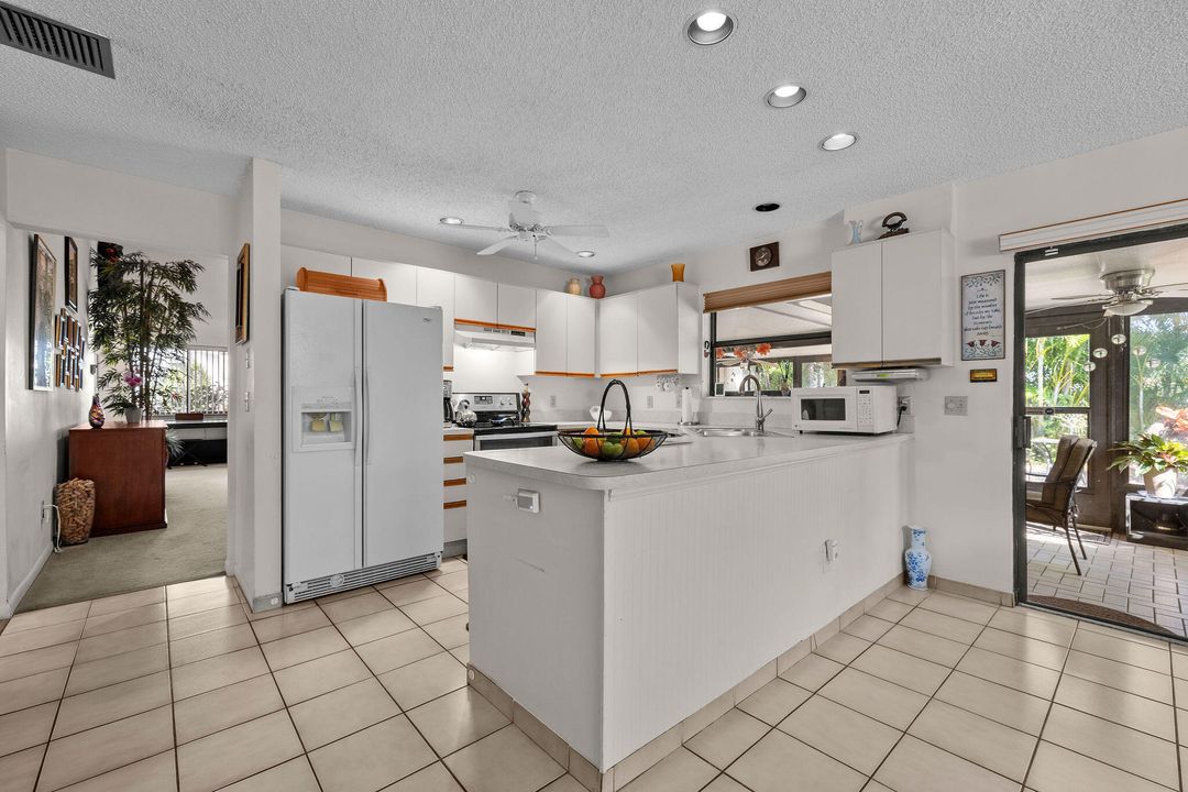 Active With Contract: $345,000 (2 beds, 2 baths, 1556 Square Feet)