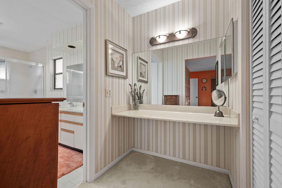 Active With Contract: $345,000 (2 beds, 2 baths, 1556 Square Feet)