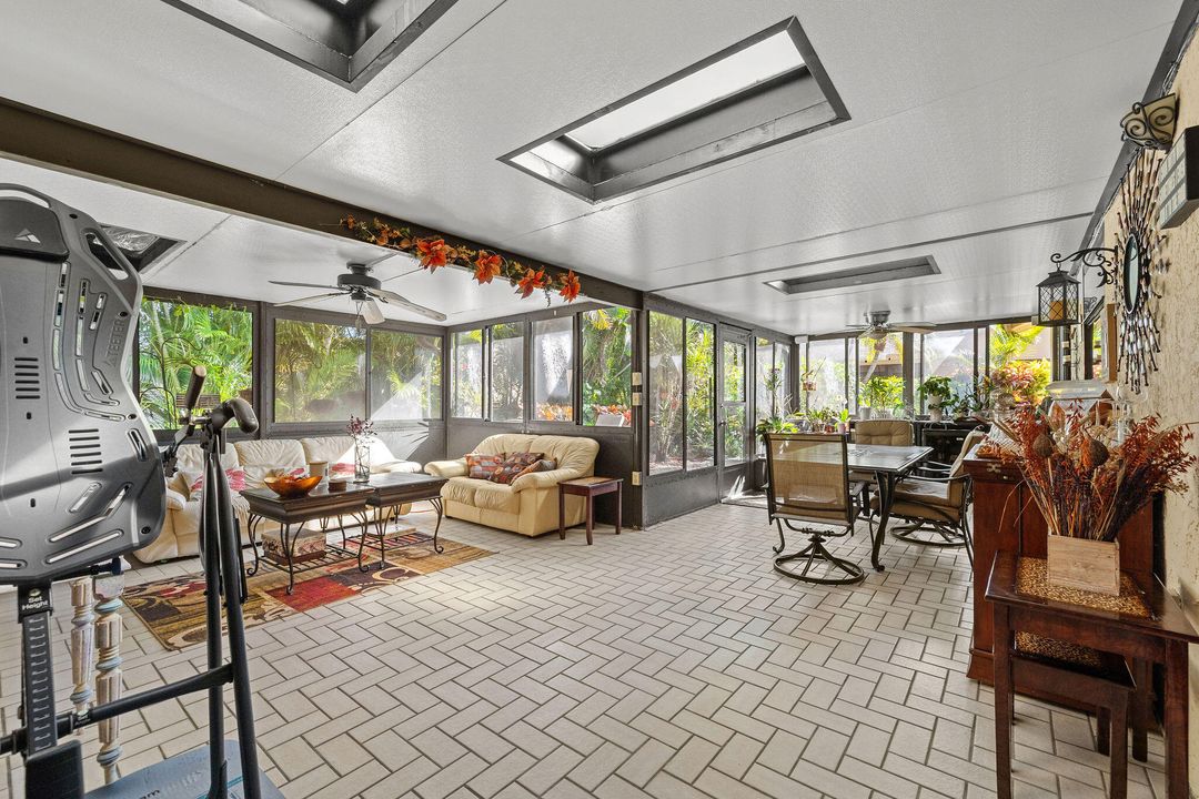 Active With Contract: $345,000 (2 beds, 2 baths, 1556 Square Feet)