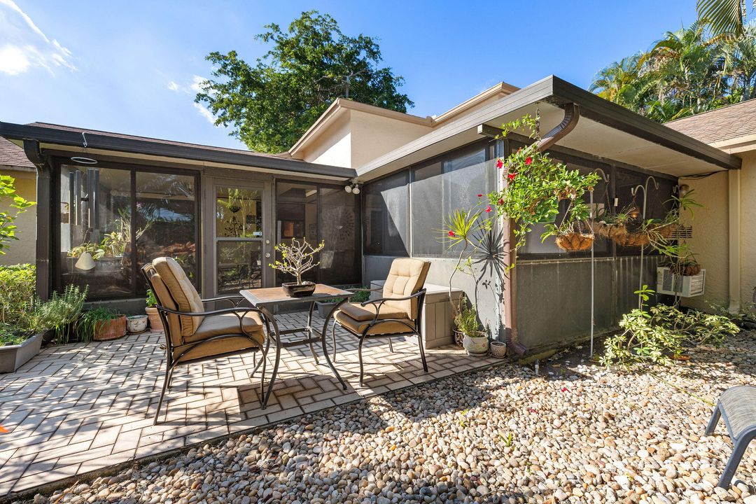 Active With Contract: $345,000 (2 beds, 2 baths, 1556 Square Feet)