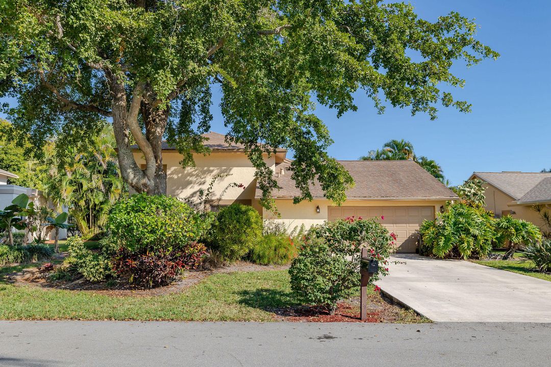 Active With Contract: $345,000 (2 beds, 2 baths, 1556 Square Feet)