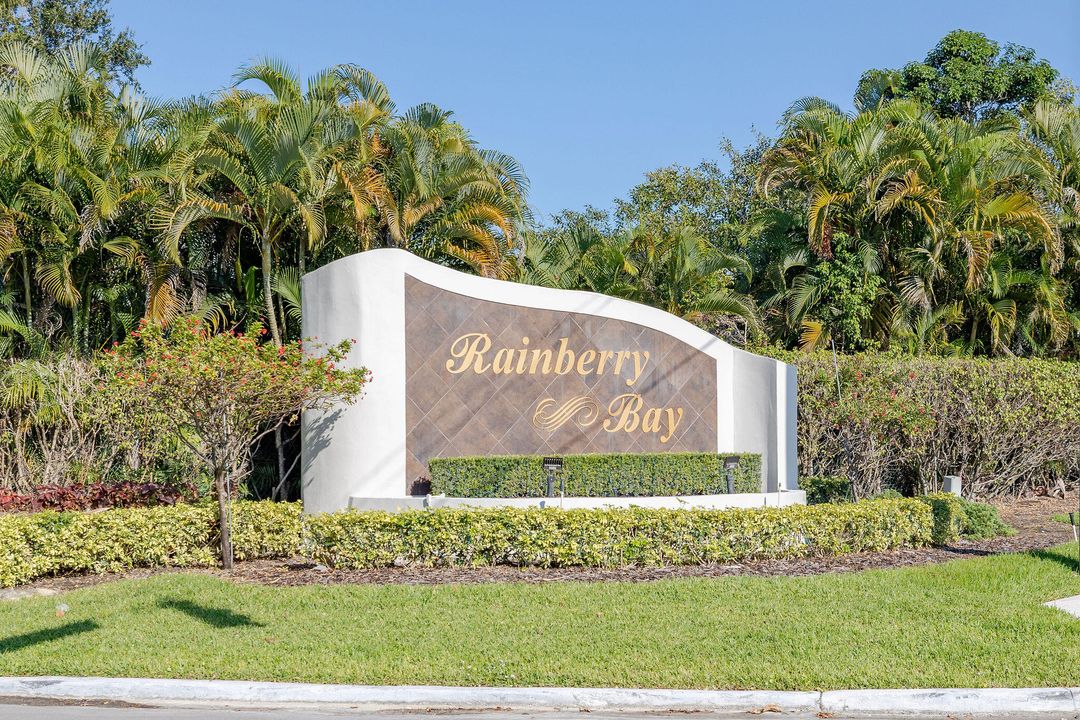 Active With Contract: $345,000 (2 beds, 2 baths, 1556 Square Feet)