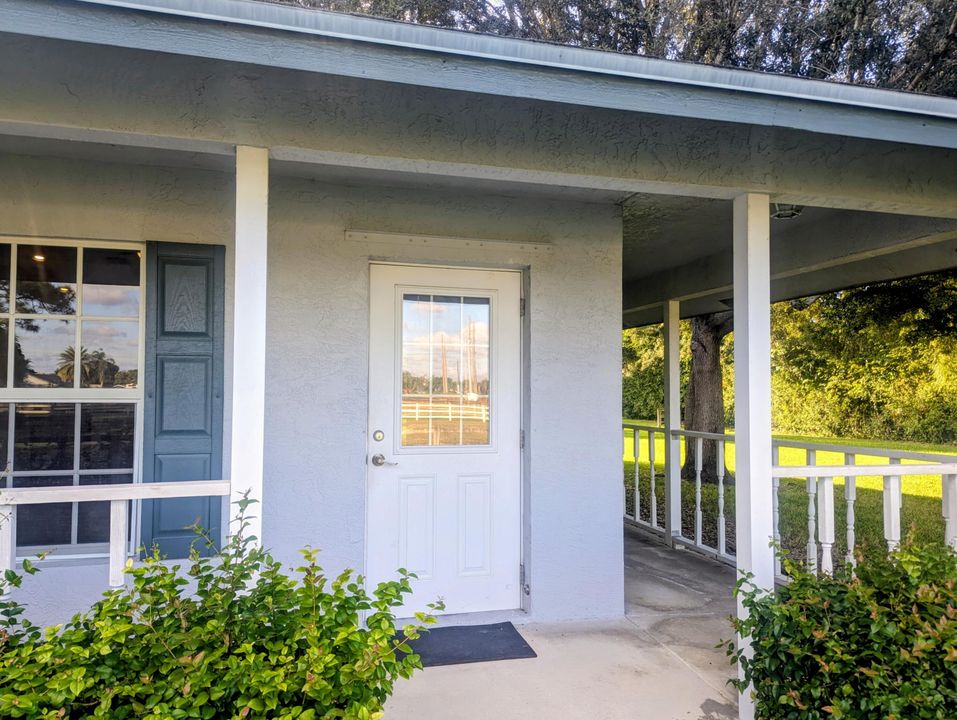 出租: $2,000 (1 贝兹, 1 浴室, 890 平方英尺)