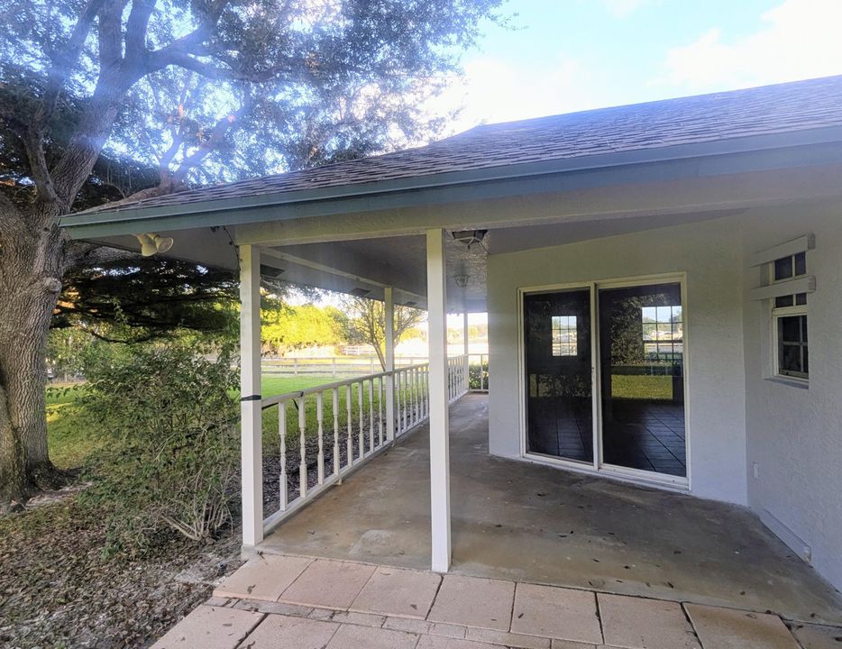 出租: $2,000 (1 贝兹, 1 浴室, 890 平方英尺)