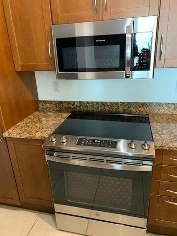 For Sale: $269,900 (1 beds, 1 baths, 805 Square Feet)