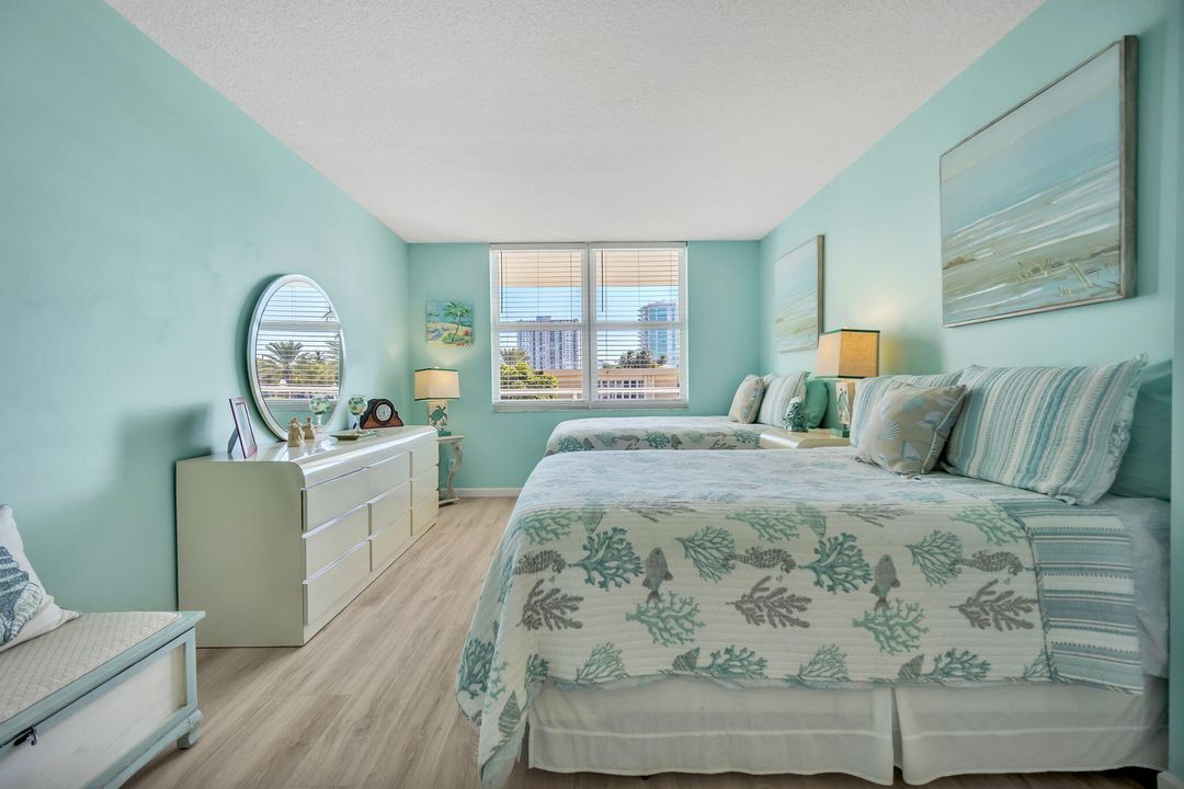 For Sale: $469,000 (2 beds, 2 baths, 1100 Square Feet)