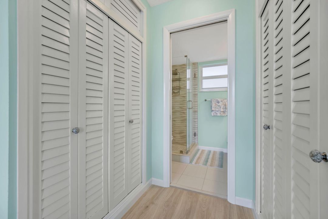 For Sale: $469,000 (2 beds, 2 baths, 1100 Square Feet)