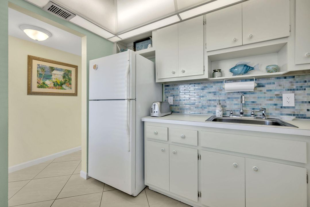 For Sale: $469,000 (2 beds, 2 baths, 1100 Square Feet)