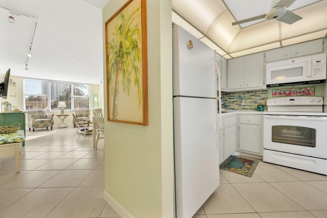 For Sale: $469,000 (2 beds, 2 baths, 1100 Square Feet)