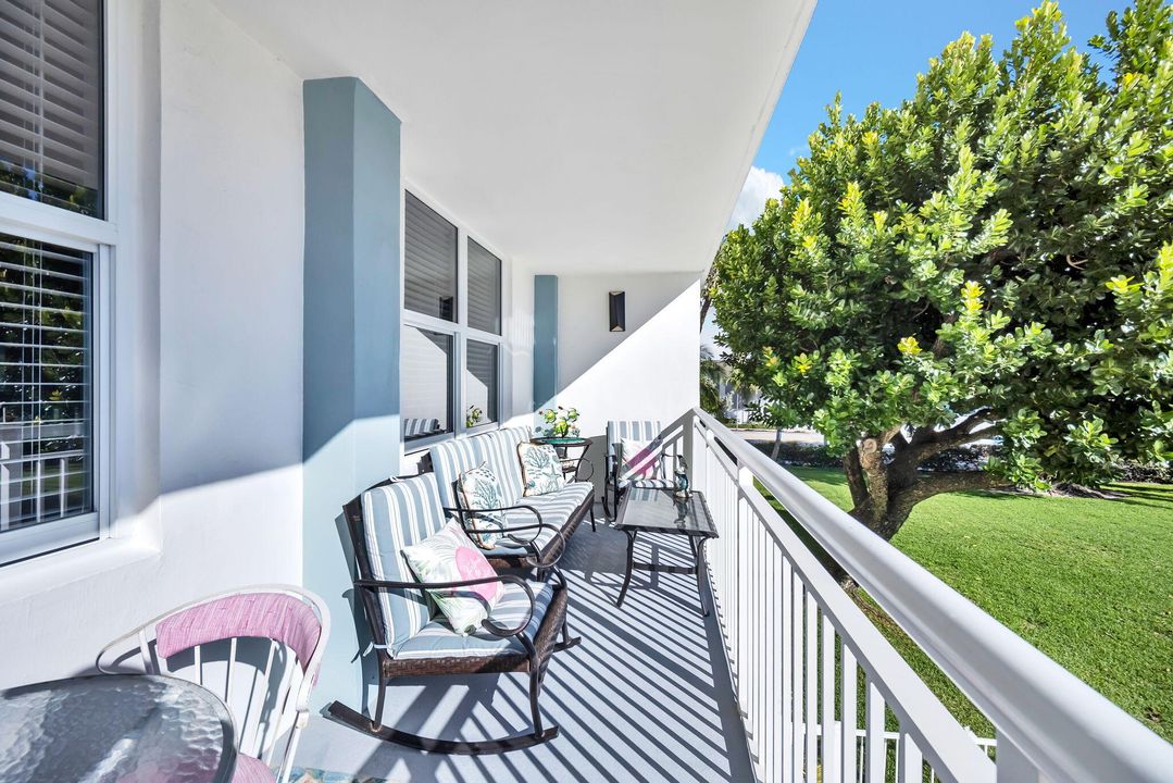 For Sale: $469,000 (2 beds, 2 baths, 1100 Square Feet)