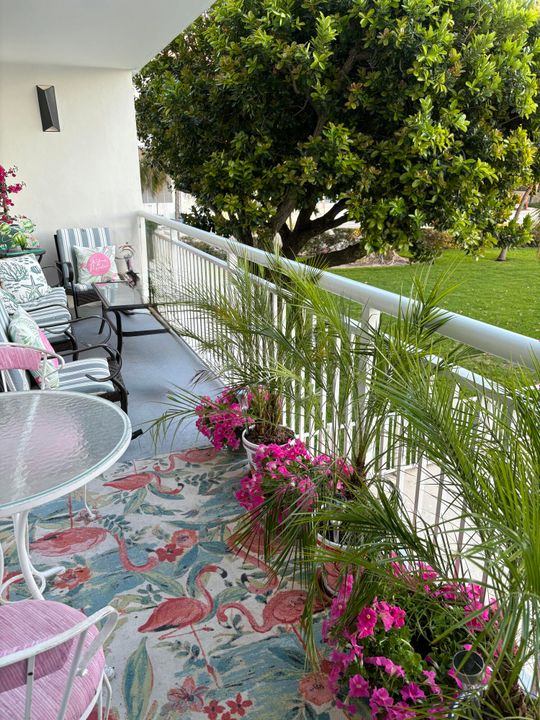 For Sale: $469,000 (2 beds, 2 baths, 1100 Square Feet)