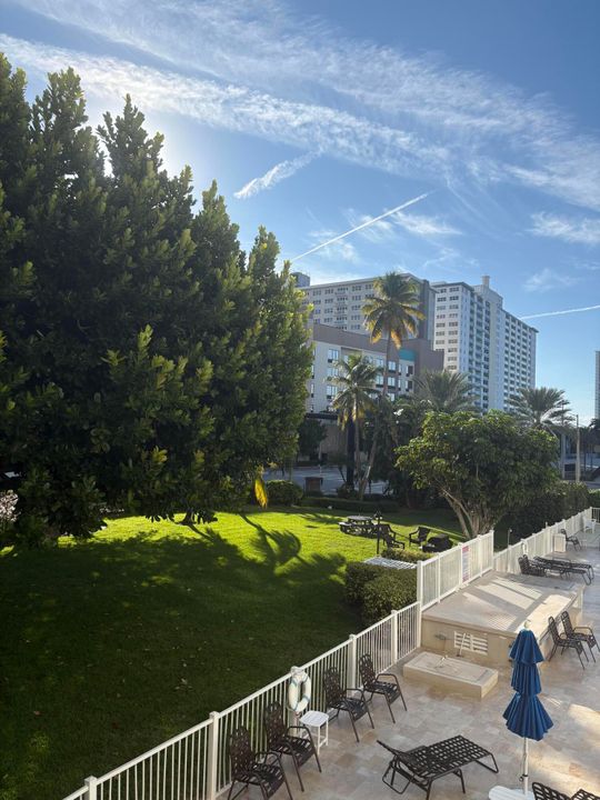 For Sale: $469,000 (2 beds, 2 baths, 1100 Square Feet)