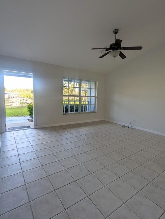 出租: $2,000 (1 贝兹, 1 浴室, 890 平方英尺)