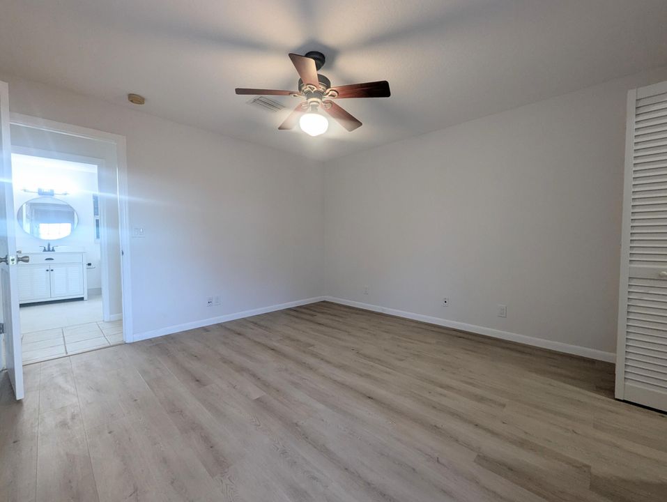 出租: $2,000 (1 贝兹, 1 浴室, 890 平方英尺)