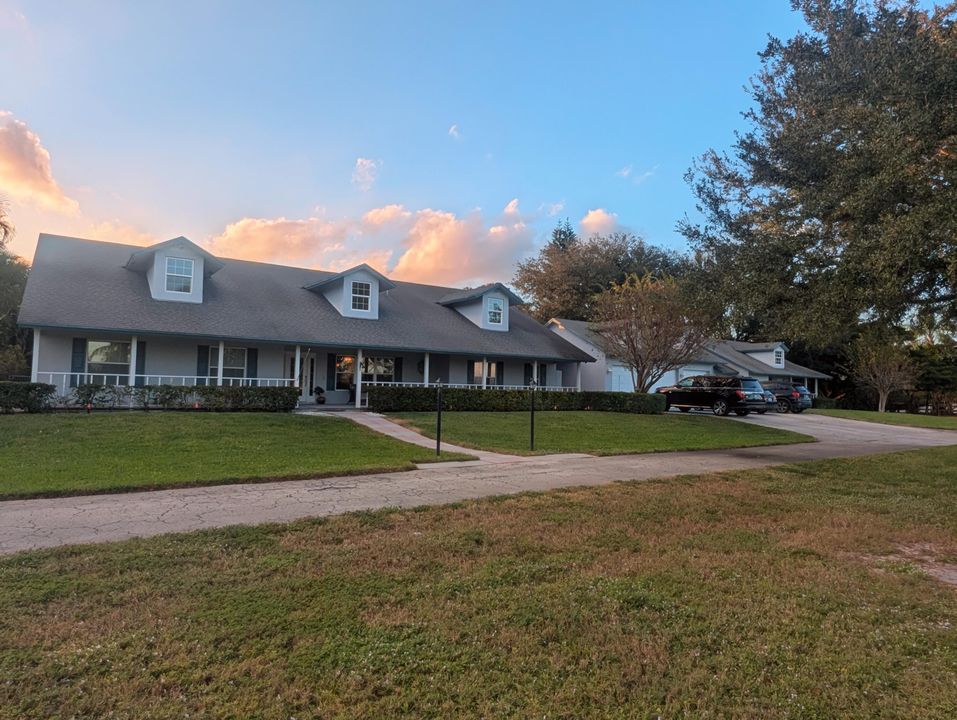 出租: $2,000 (1 贝兹, 1 浴室, 890 平方英尺)