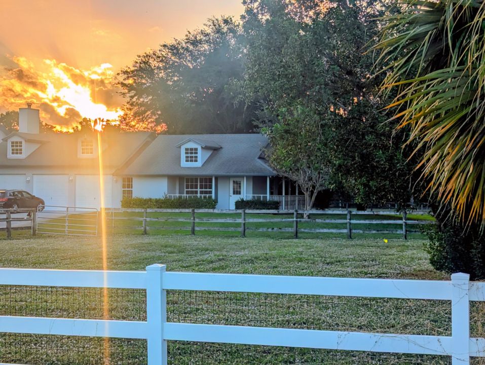 出租: $2,000 (1 贝兹, 1 浴室, 890 平方英尺)